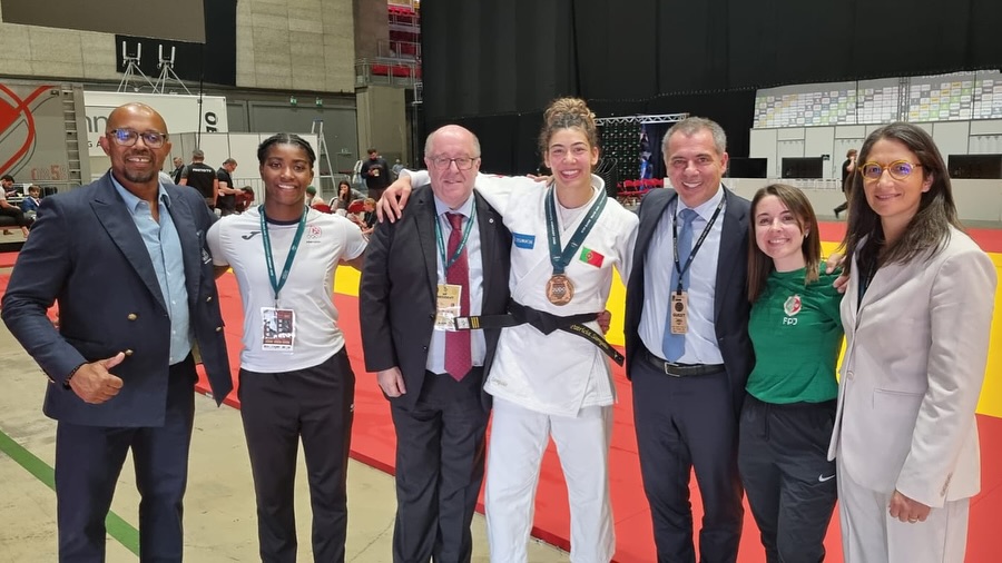 Patrícia Sampaio de bronze no Mundial